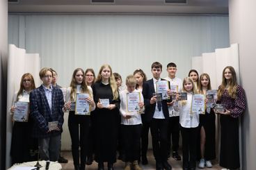 Inscenizacja z udziałem uczniów wieluńskich szkół w Bibliotece Miejskiej - dotyczyła Nagrody Nobla
